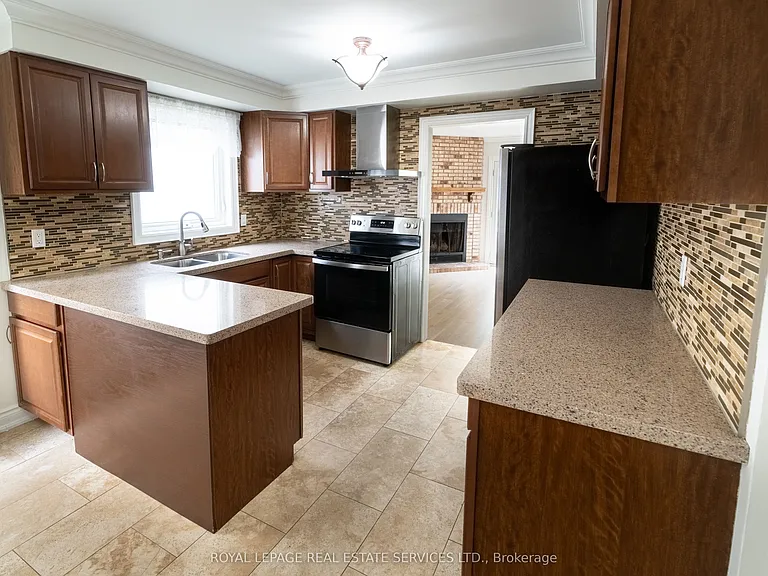 3301 Cambourne Cres — Photo 11