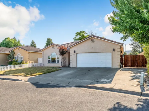 3194 Van Housen Drive, Ukiah, CA 95482