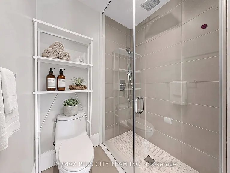 29 Queens Quay E #Townhouse 122 — Photo 17
