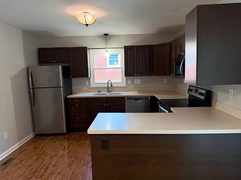 1601 Starbrook Dr — Photo 4