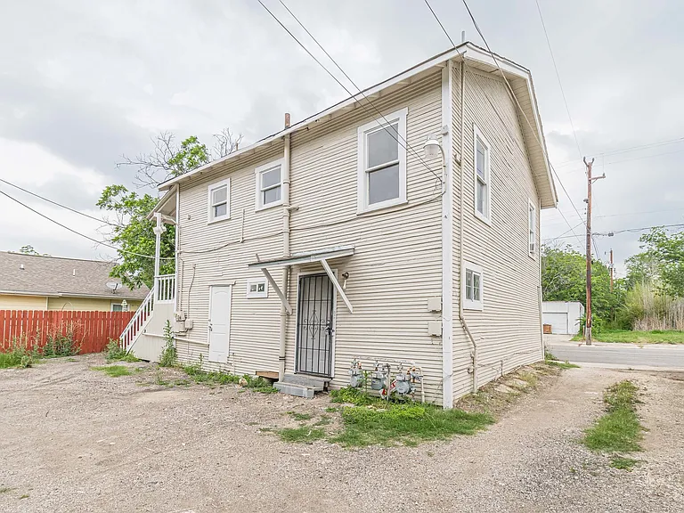 2407 S New Braunfels Ave #3 — Photo 1