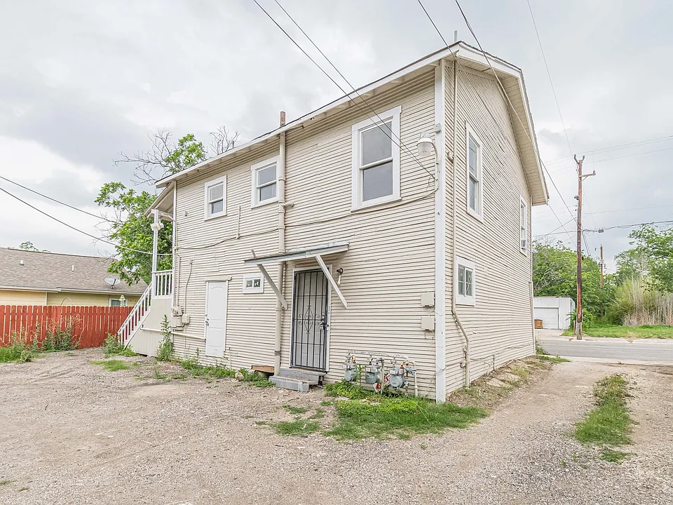 2407 S New Braunfels Ave #3