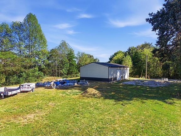 3rd image of 320 Bethel Hollow Rd
