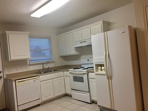 4th image of 4003 Hollow Cove Ln