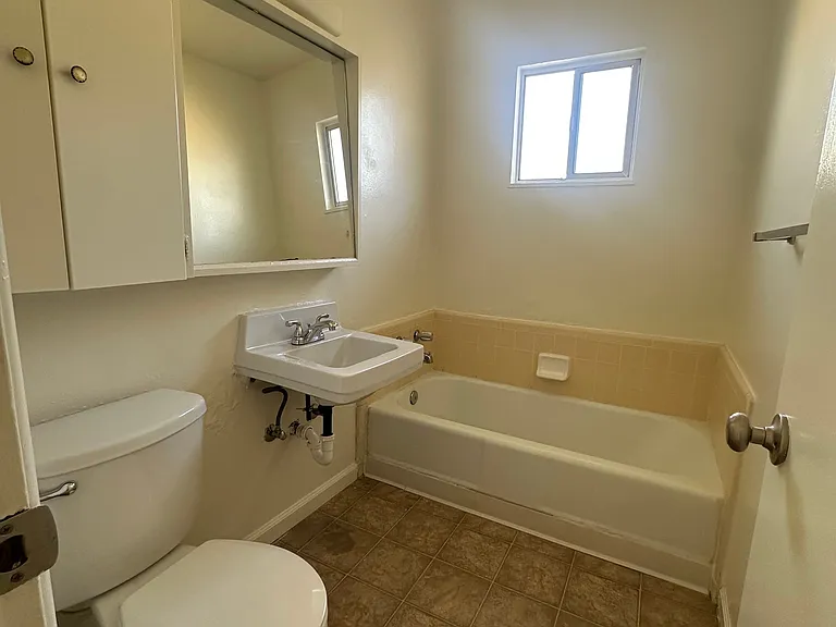 111 W Locust Ave #111 — Photo 4