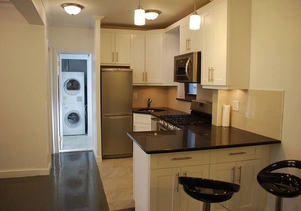 1st image of 208 E 28th St #3