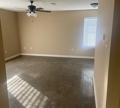 4th image of 1375 Joyner Dr #1375