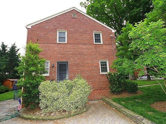 3rd image of 927 N Livingston St