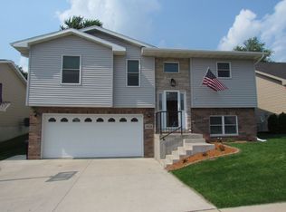 7853 N Westbrook Dr, Dubuque, IA 52002