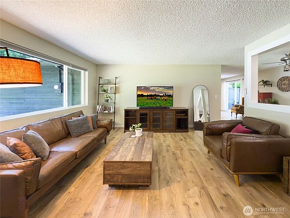 3rd image of 17714 Robinhood Lane