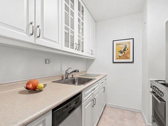 5th image of 7 E 14th St APT 1202