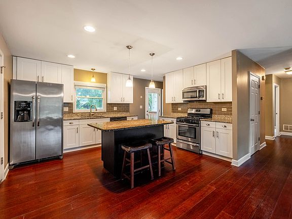 5th image of 2945 Forest Glen Pkwy