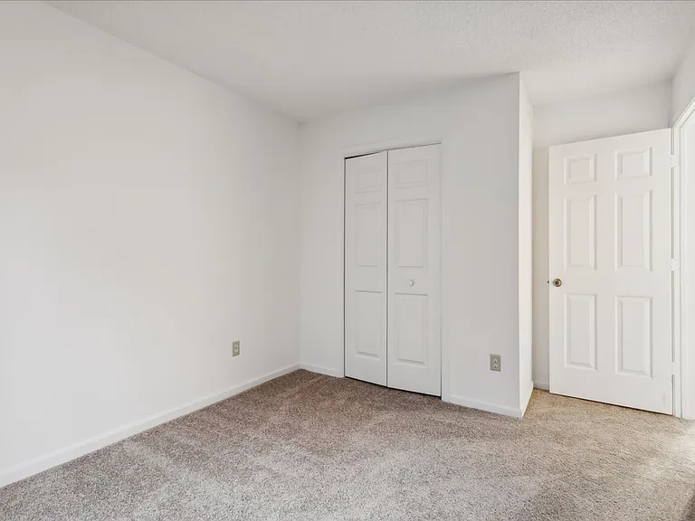 215 Old Bridge Ct — Photo 24