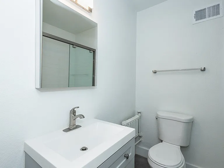 1035 N Pearl St — Photo 25