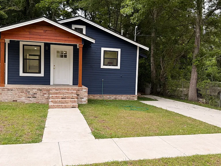 708 Reynolds Ave — Photo 1