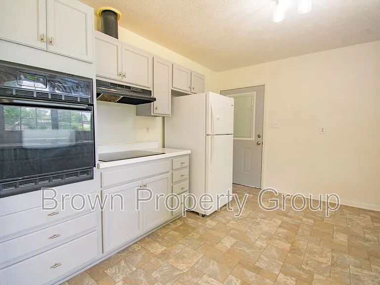 4408 Wellington Dr — Photo 6