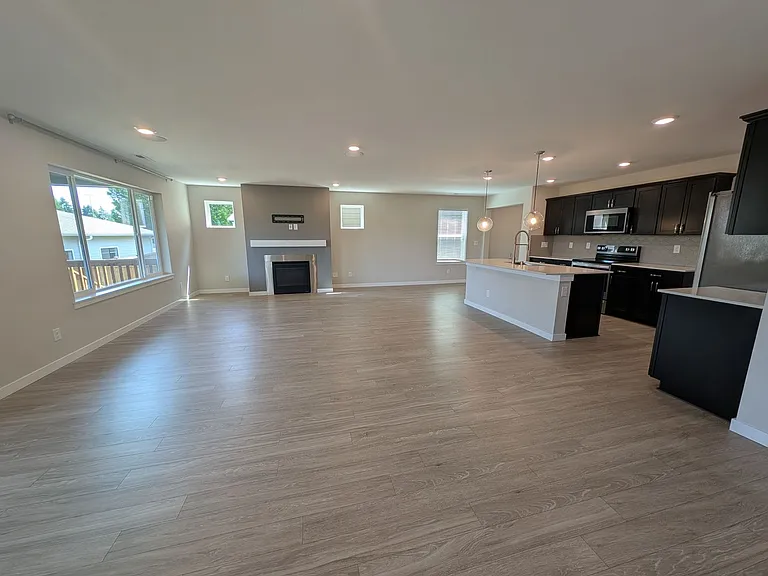 938 Burwood St SE — Photo 10
