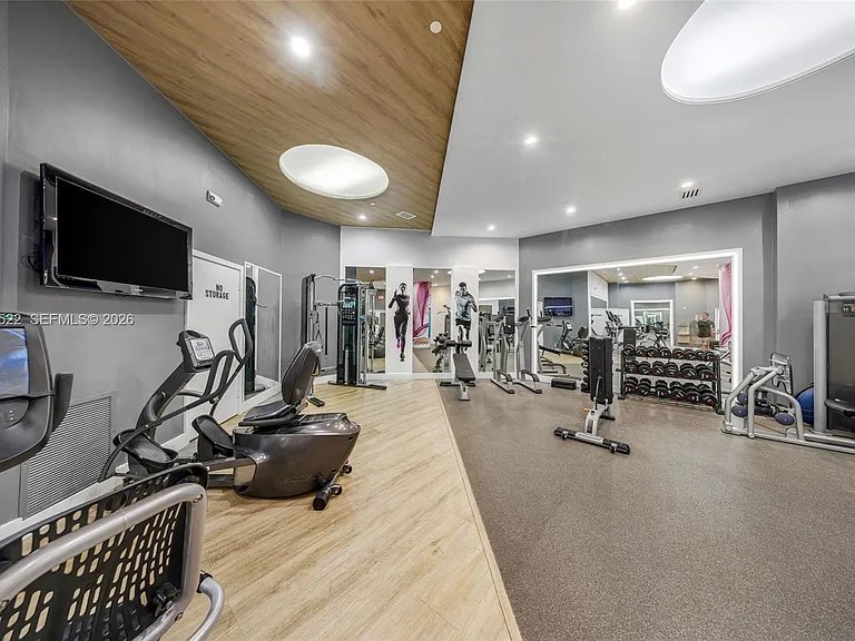 3610 Yacht Club Dr #1016 — Photo 2