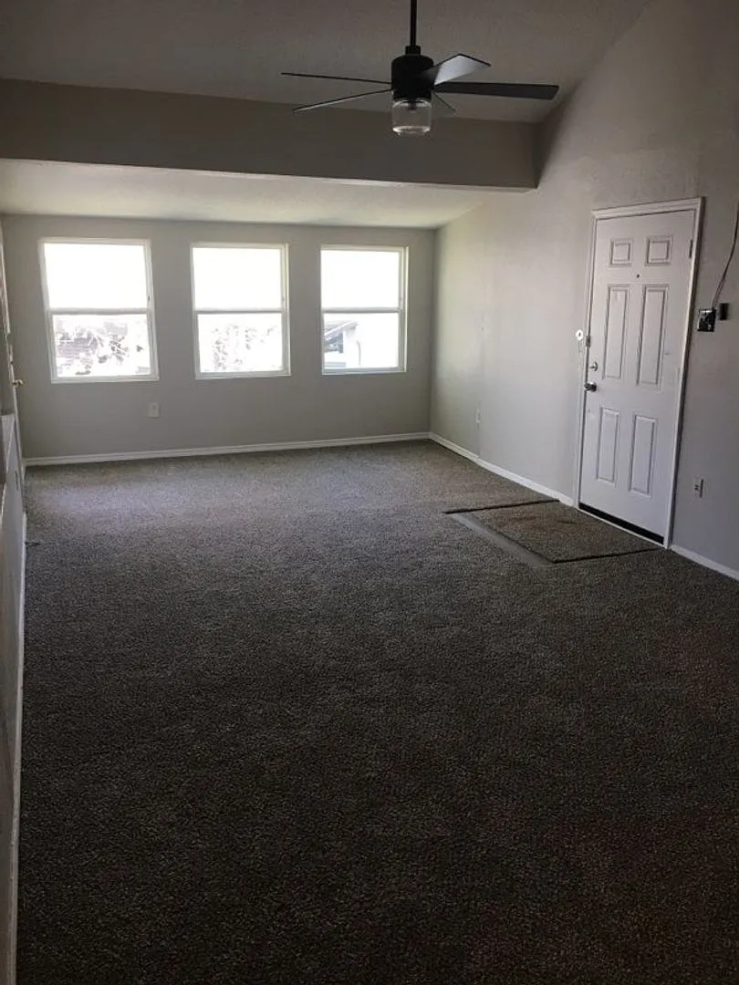 Fabulously maintained condo with beautiful surrounding — Photo 1