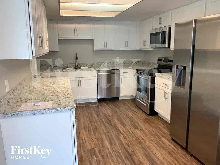 1451 Oak Pl — Photo 3