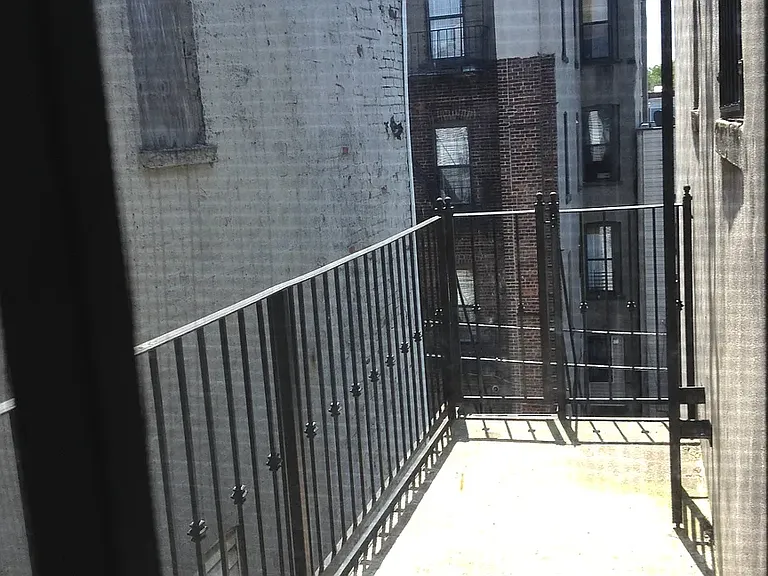 1060 Putnam Ave #3L — Photo 7
