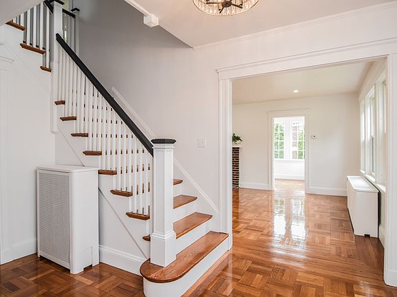 4th image of 19 Stoneleigh Rd