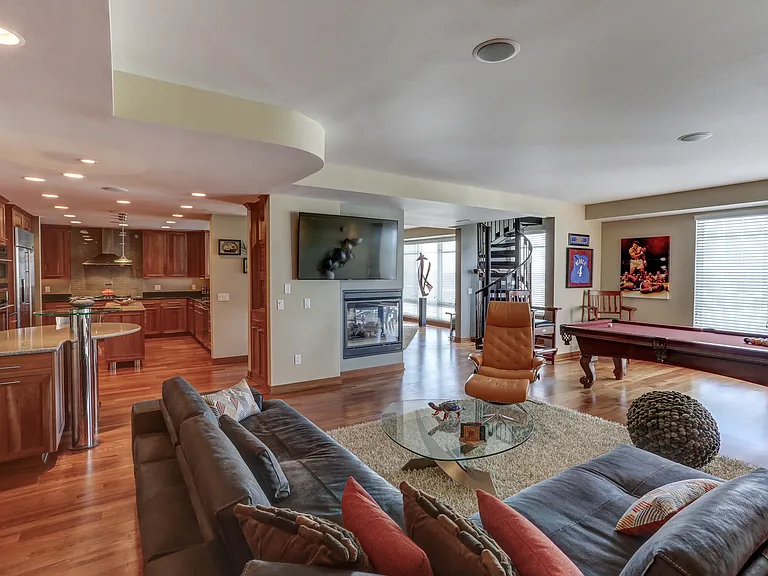 1070 Grandview Ct NE — Photo 6