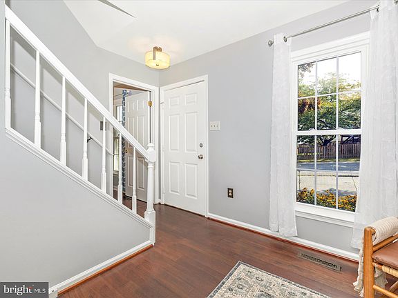3rd image of 10805 Lake Square Ct