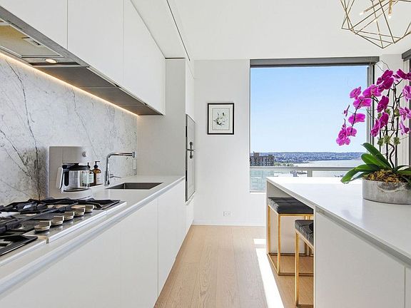 4th image of 1171 Jervis St #1403