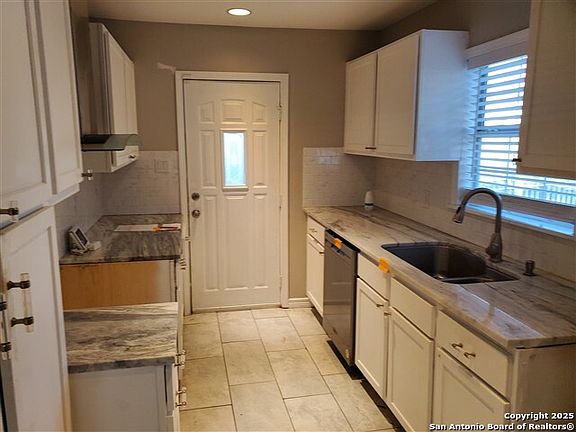 2nd image of 2118 Burnet