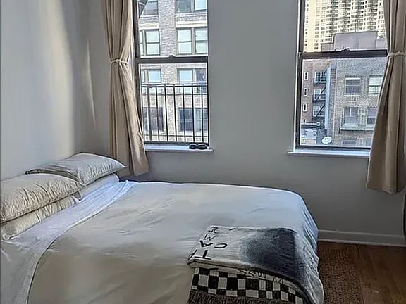 4th image of 320 E 34th St APT 3D