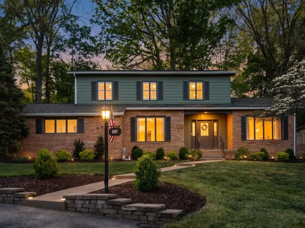 807 N Brae Burn Pl, Staunton, VA 24401