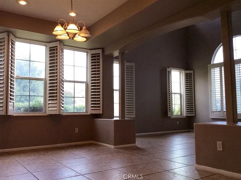 43 Valencia Ln — Photo 6