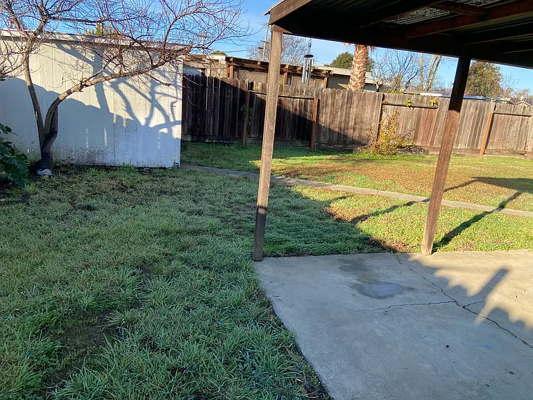 1465 Thomas Dr — Photo 12