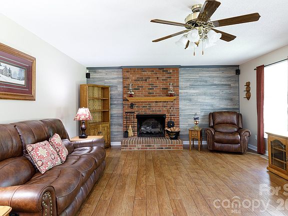 5th image of 1709 Lawyers Rd W