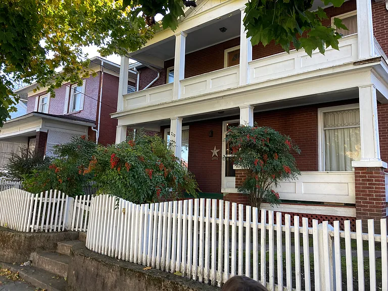 710 Temple St — Photo 2