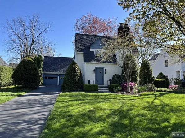 250 Ackerman Ave, Ho-ho-kus, NJ 07423