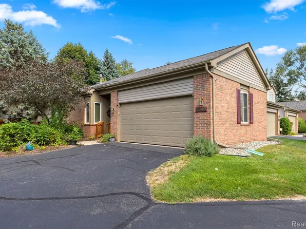 6546 Quail Run Cir, Westland, MI 48185