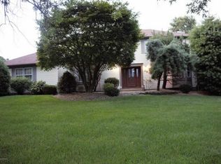 28 Redwood Ln, Freehold, NJ 07728