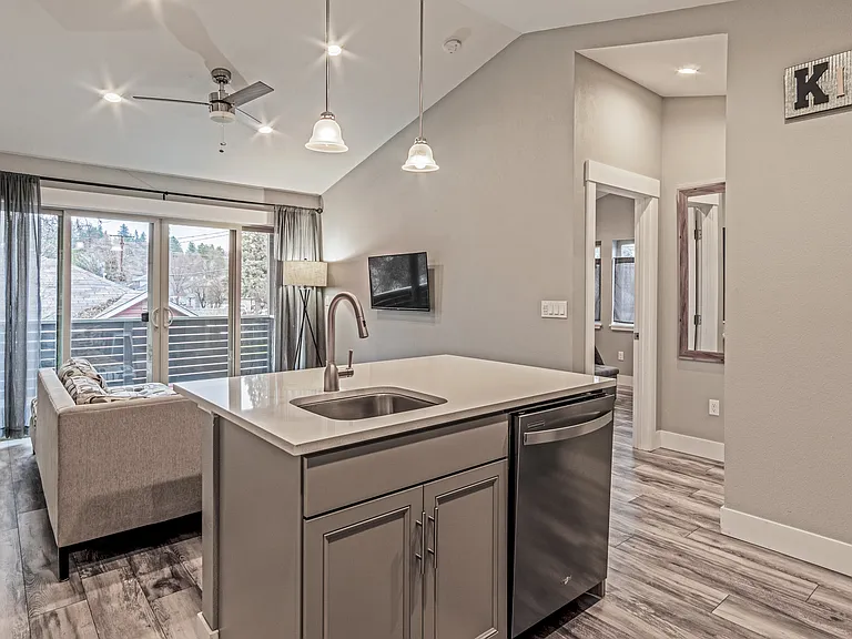 504 NW Newport Ave #B — Photo 6
