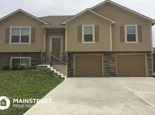 500 NE 192nd St, Smithville, MO 64089