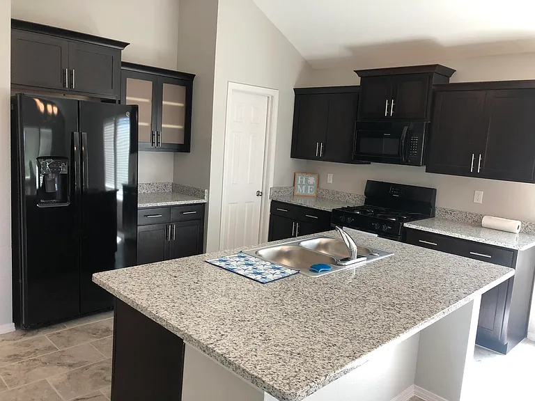 825 Whitebrush Dr — Photo 3