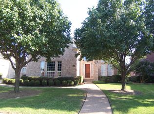2066 Azalea Trl, Irving, TX 75063