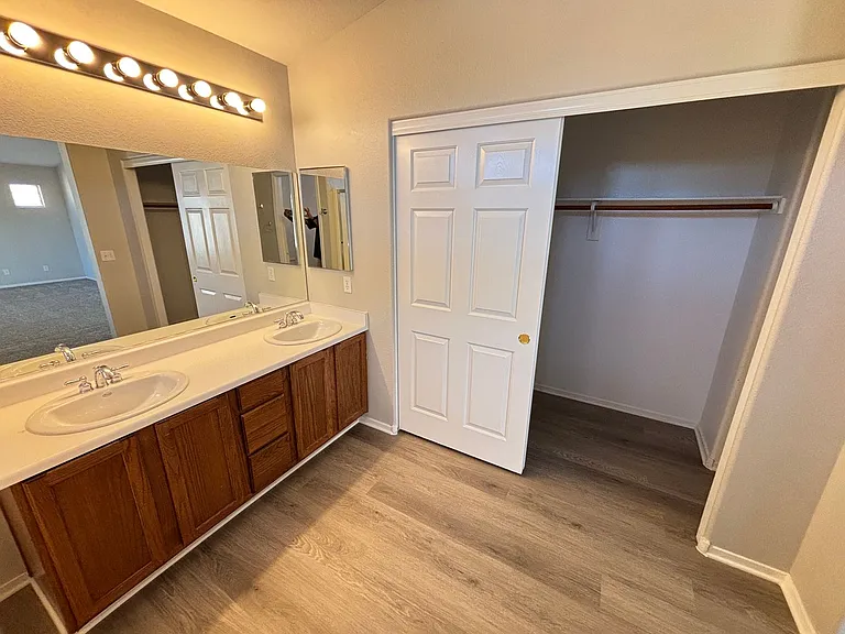 10413 Orange Port Ct — Photo 32