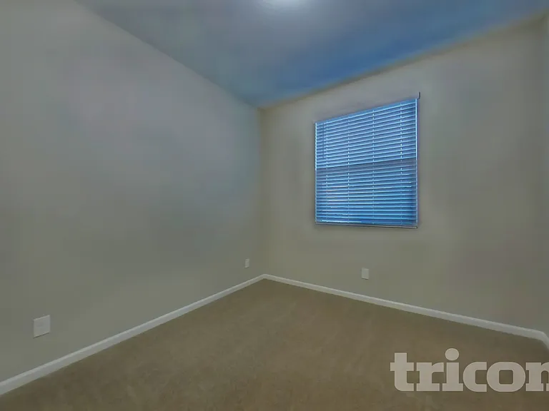 17852 W Daley Ln — Photo 9