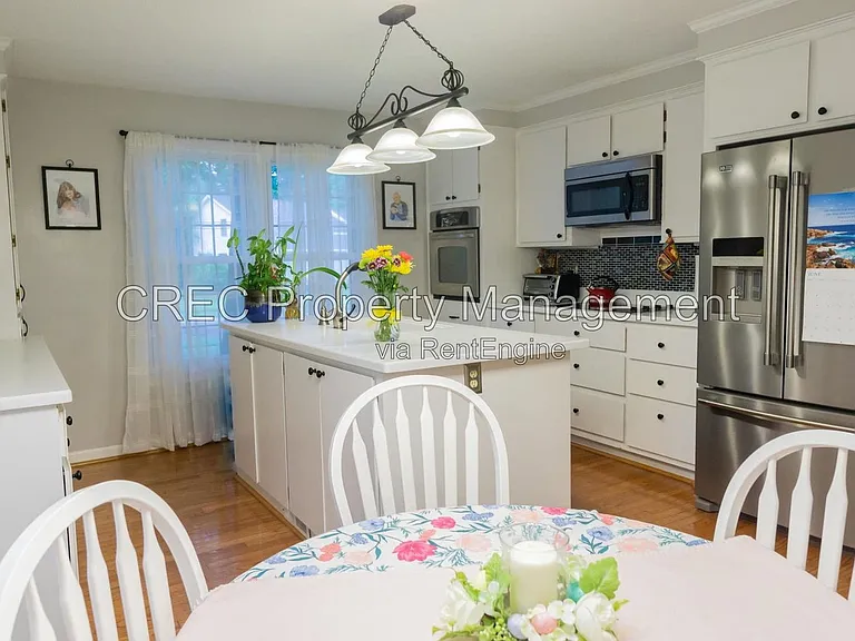 114 Queensbury Cir — Photo 10