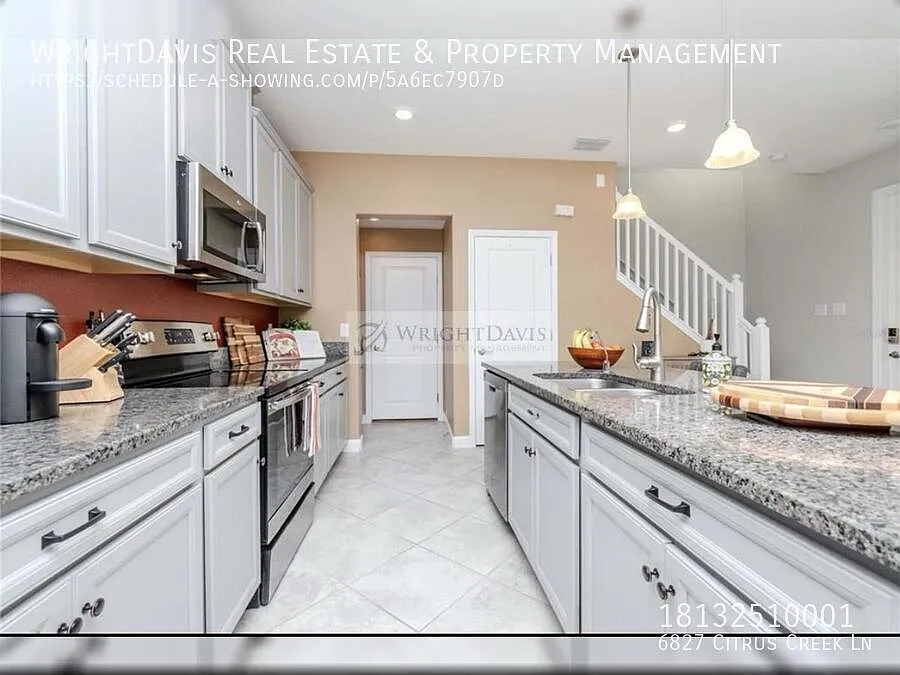Beautiful 3-Bedroom, 2.5-Bath Townhome — Photo 4