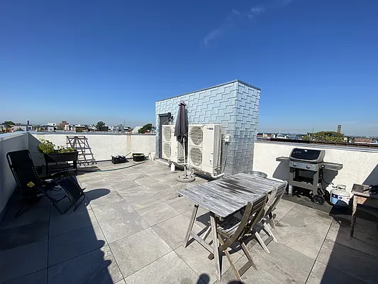 Rented by Realty Collective | media 27