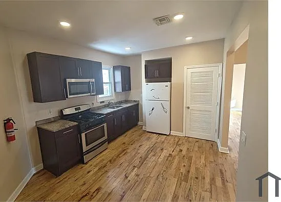 63 Madison Ave — Photo 2