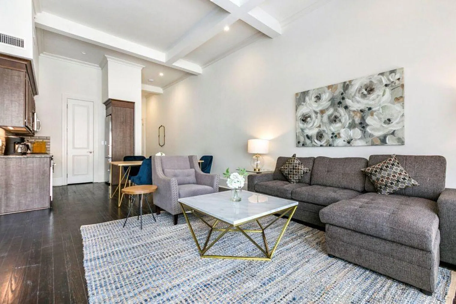 2 bed, 2.0 bath, 893 sqft, $6,120 — Photo 3